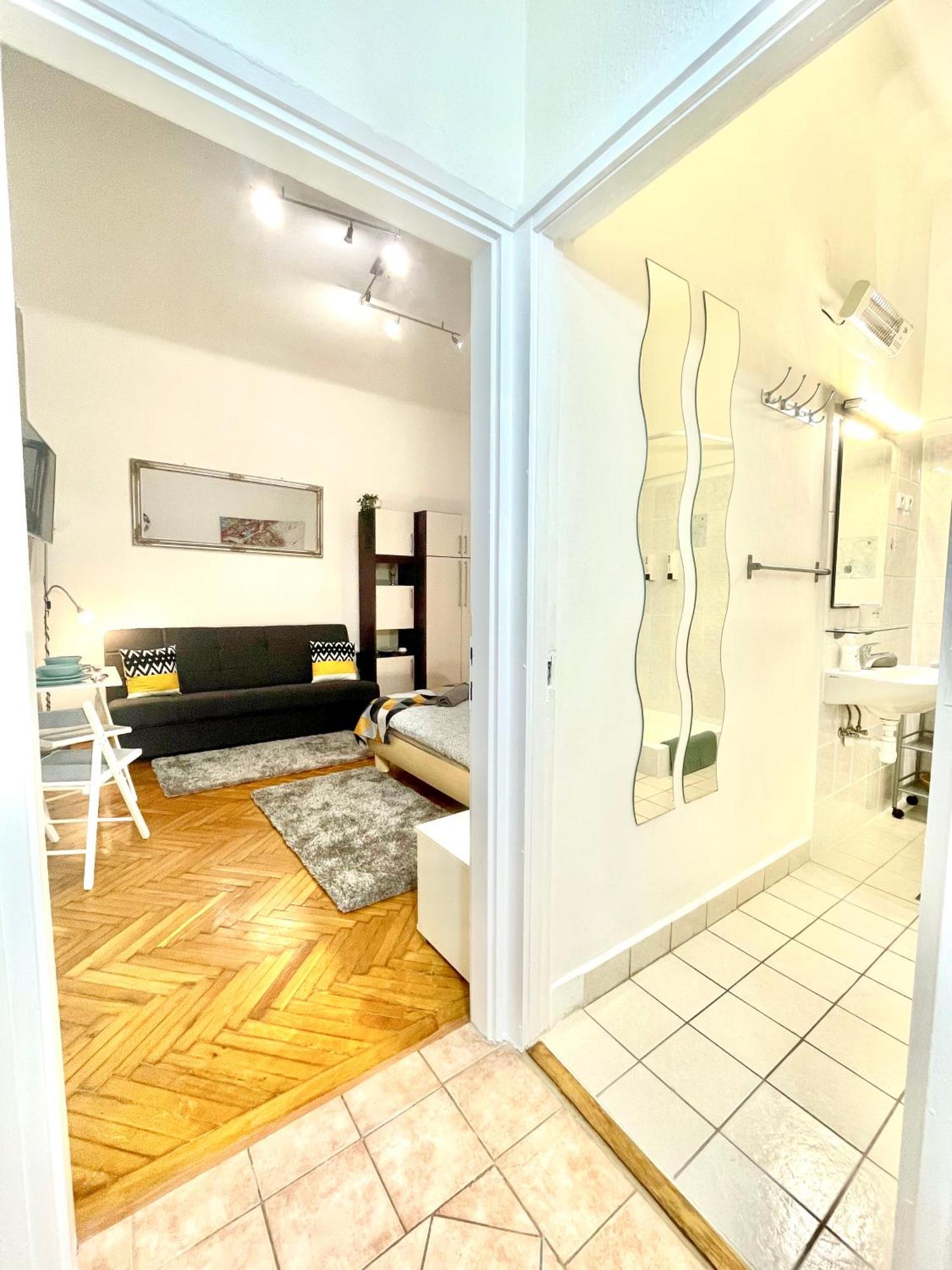 Small Cosy Apartment Near The Famous Westend City Center Budapest Eksteriør bilde